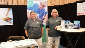 Tannpleierne Anne E. Stakkestad og Wenche Dyngen Kvamen